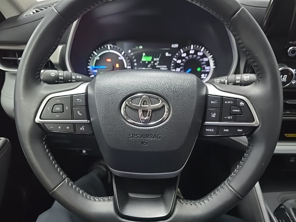 Used 2024 Black Toyota XLE image 19