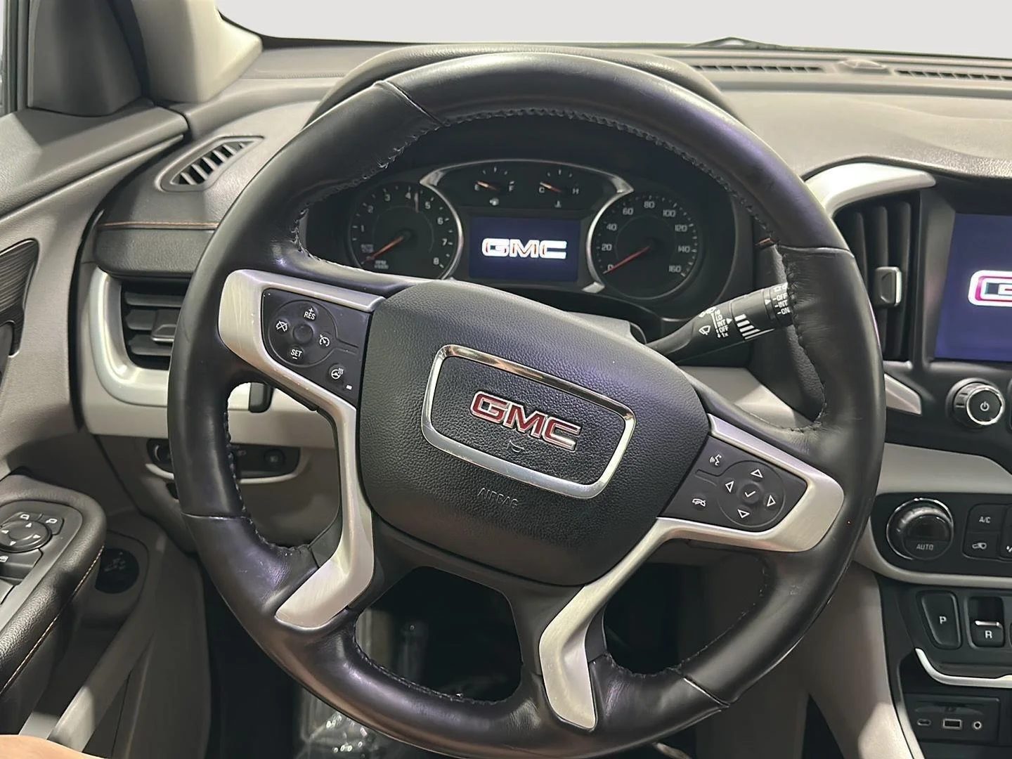 Used 2019 EBONY TWILIGHT METALLIC GMC SLT image 9