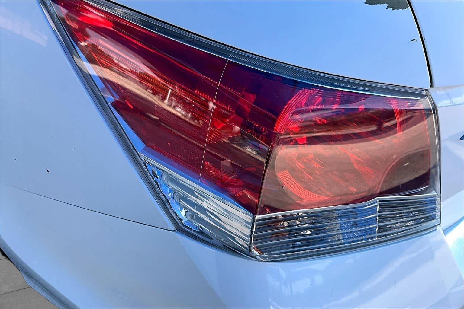 Used 2010 Taffeta White Honda EX-L image 27