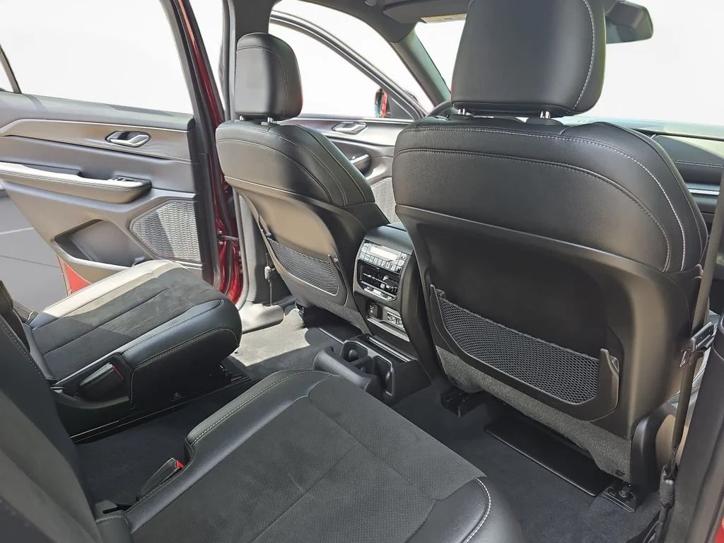 Used 2023 Red Jeep Altitude image 11