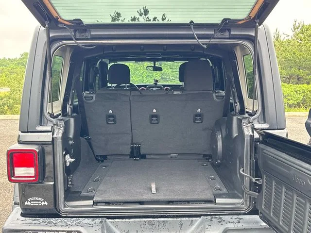 Used 2023 Black Jeep Sport S image 14