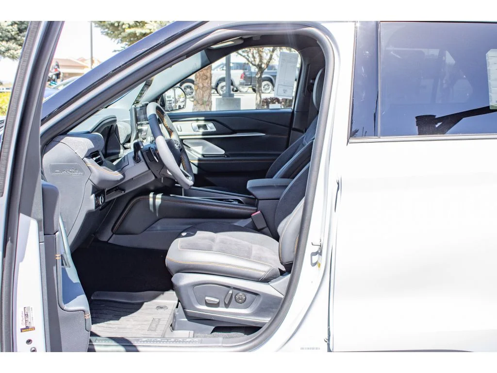New 2026 SPACE WHITE METALLIC Ford Tremor image 24