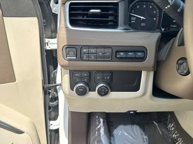 Used 2021 White GMC Denali image 26