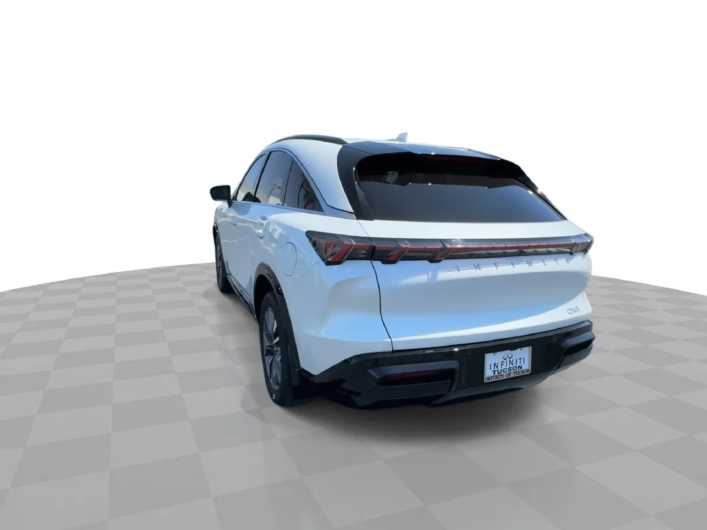 New 2027 RADIANT WHITE INFINITI Luxe AWD image 7