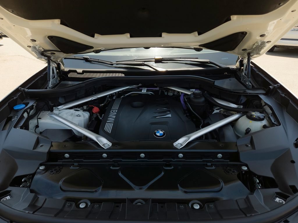 Used 2024 Alpine White BMW xDrive40i image 23