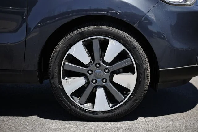 Used 2014 Fathom Blue Kia Exclaim image 9