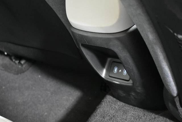 2025 Hyundai Elantra Limited - Photo 19