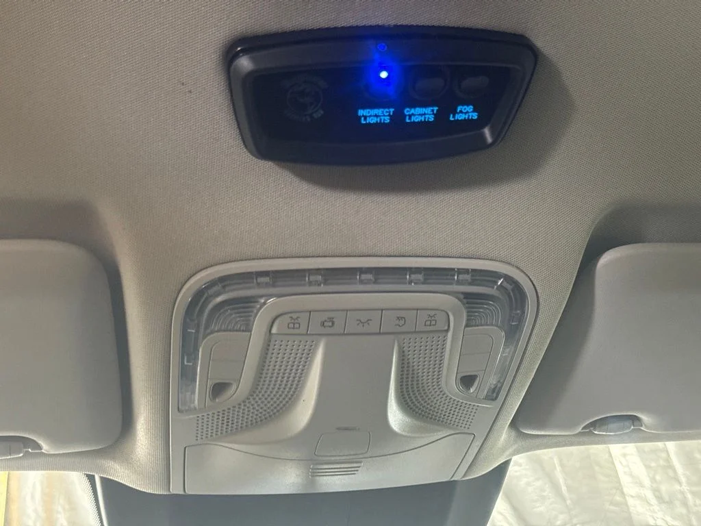 Used 2022  Mercedes-Benz Passenger image 23
