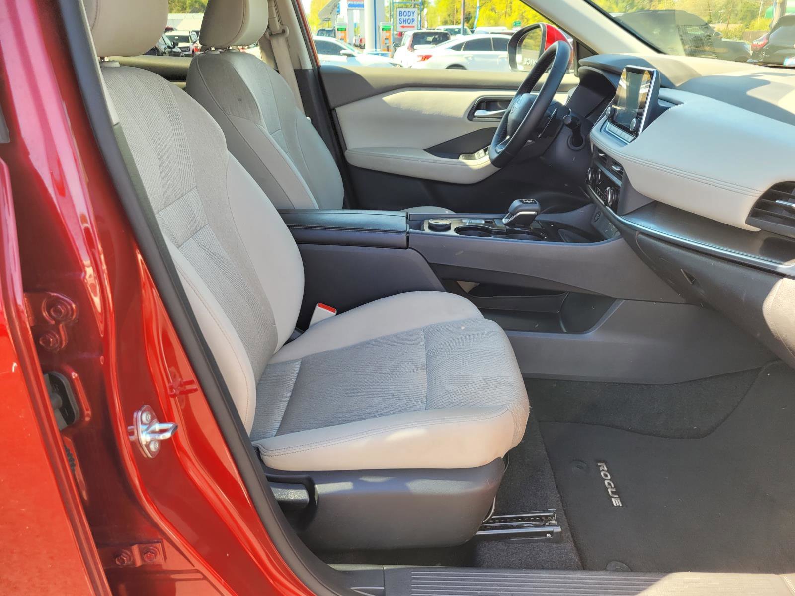 2025 Nissan Rogue SV - Photo 20