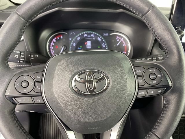 Used 2025 Beige Toyota XLE Premium image 16