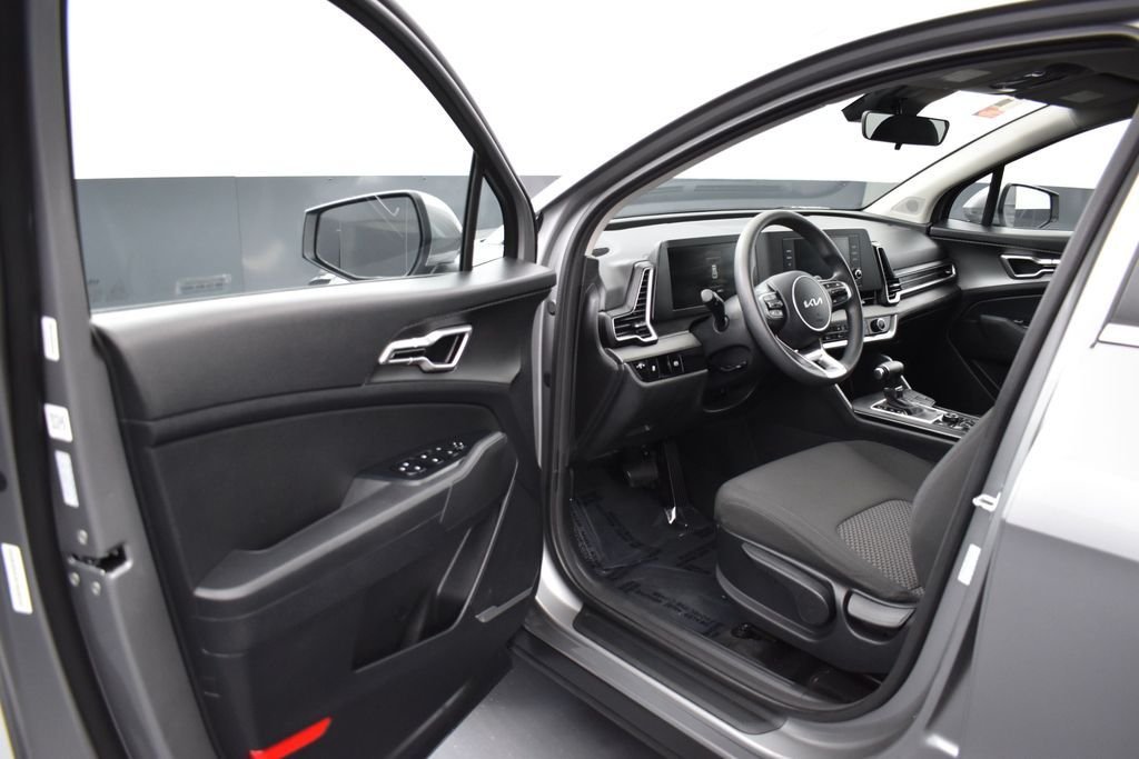 Certified Used 2025 Steel Gray Kia LX image 5