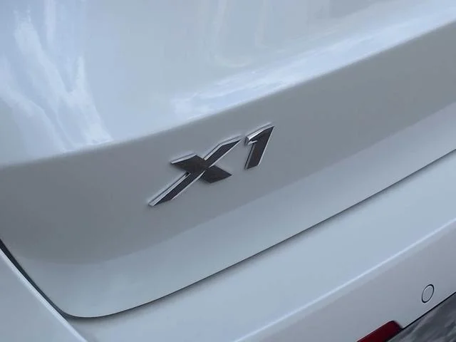 New 2026 Mineral White Metallic BMW xDrive28i image 12