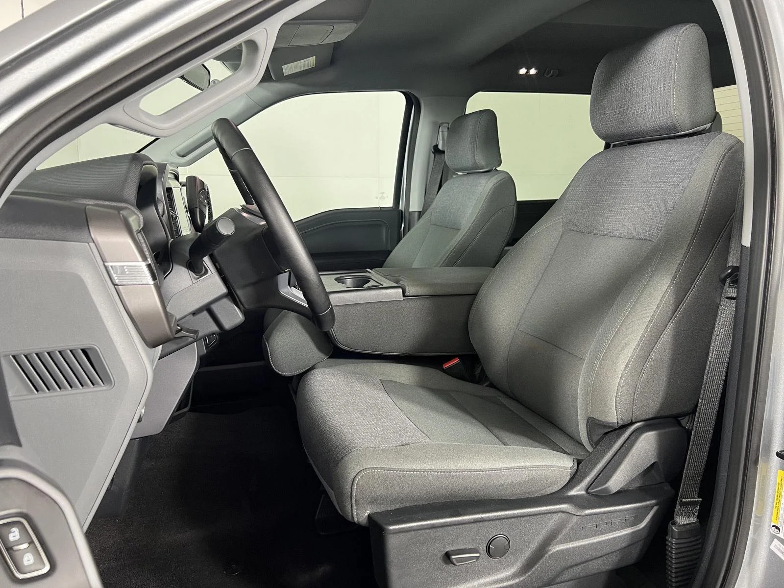 Used 2025 Silver Ford XLT image 12