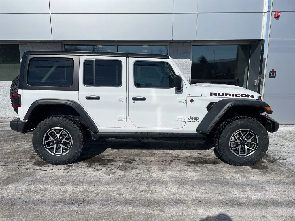 New 2026 Bright White Clear-Coat Exterior Paint Jeep Rubicon image 4