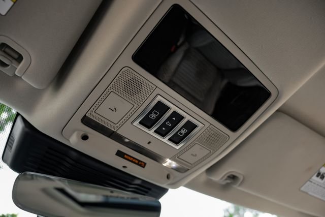 Used 2025 White Land Rover Dynamic SE image 44