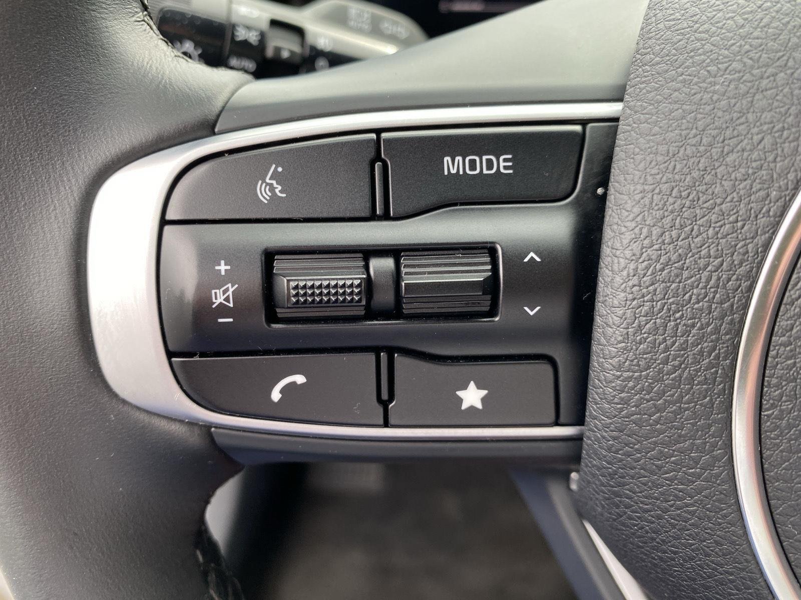 Used 2026 Snow White Pearl Kia GT-Line image 27