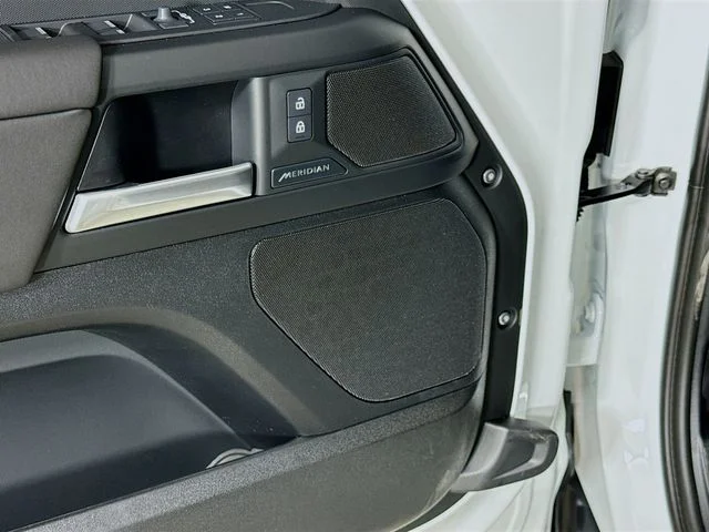 New 2026 Fuji White Land Rover S image 21