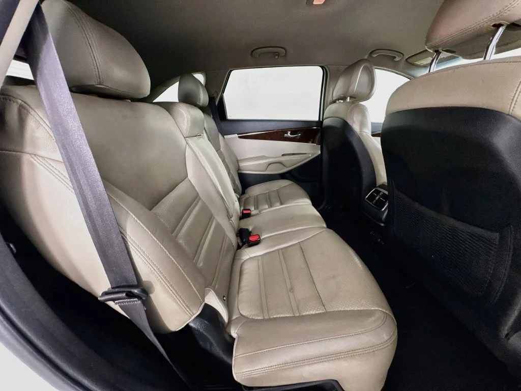 Used 2016 White Kia EX image 34