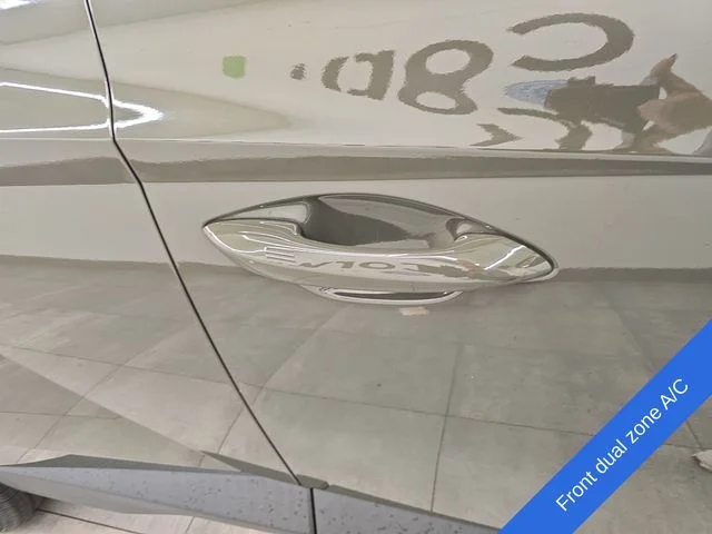 Used 2025 Green Hyundai SEL image 8
