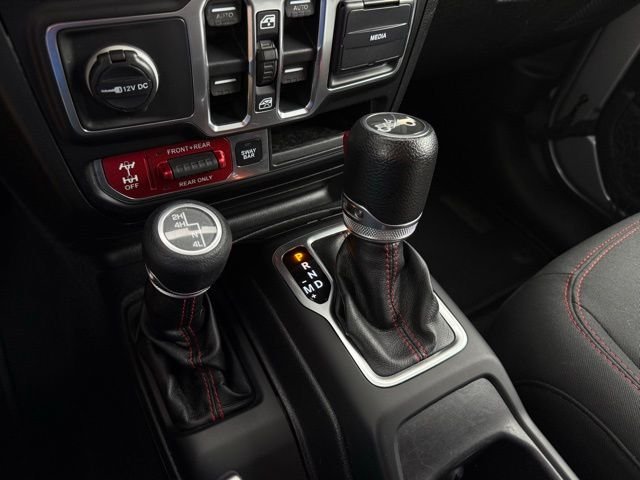 Used 2018 Silver Jeep Unlimited Rubicon image 32