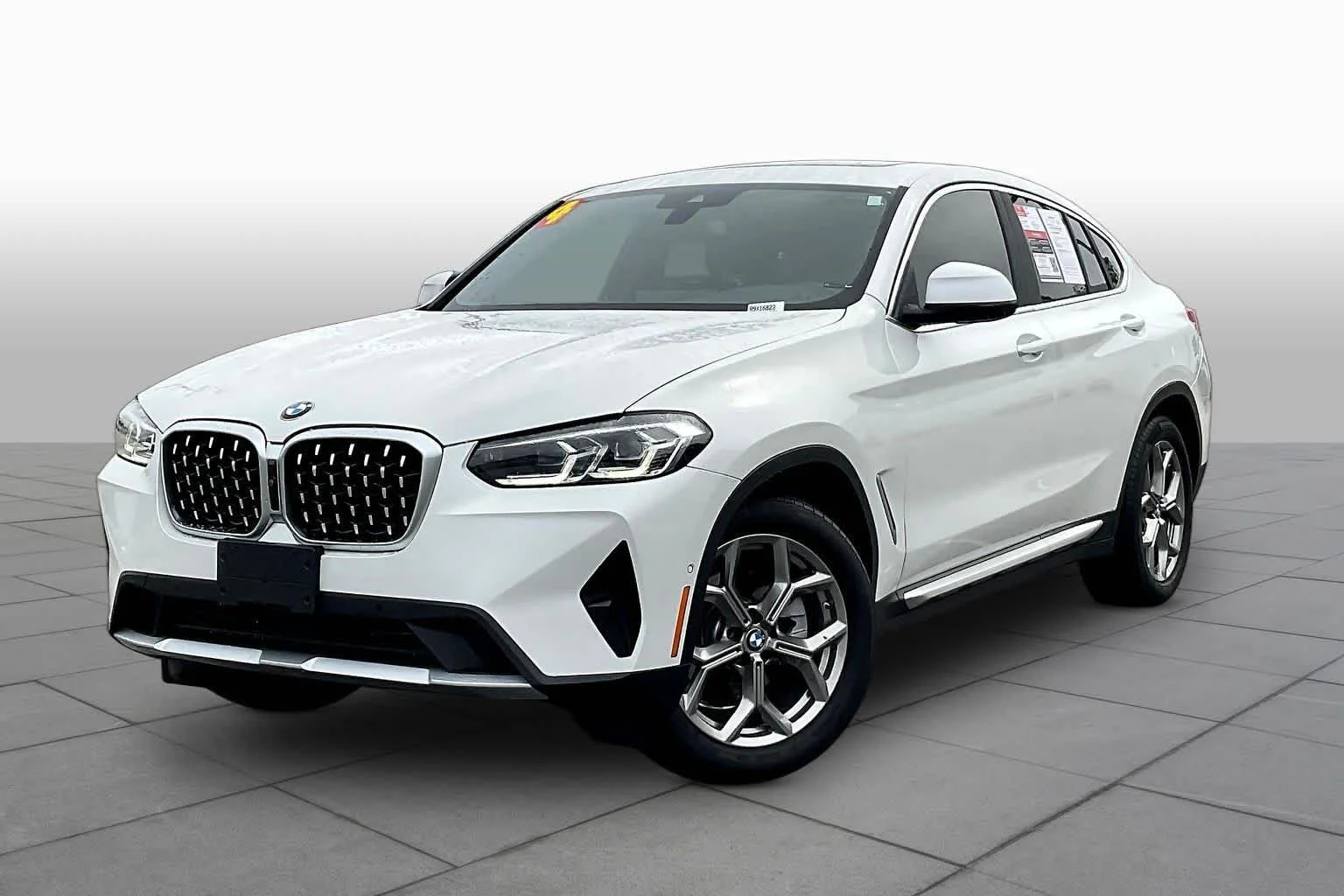 Used 2024 Alpine White BMW xDrive30i image 2