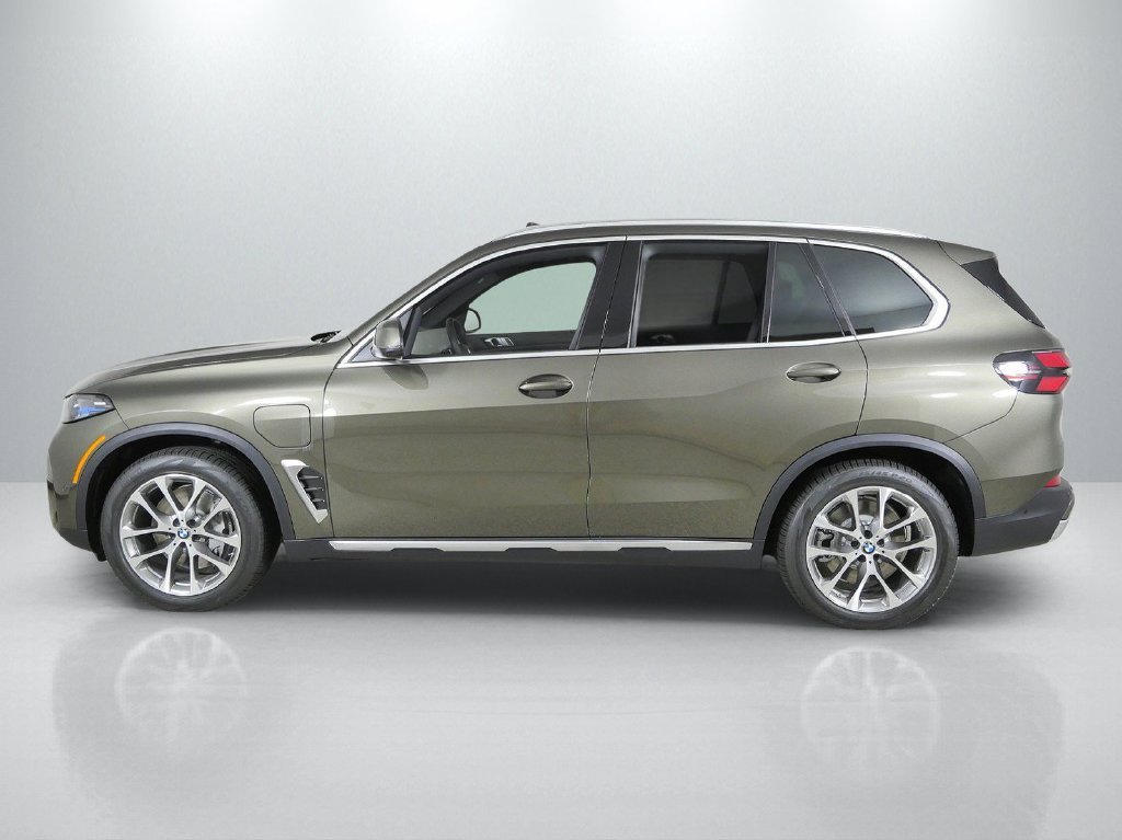 New 2026 Manhattan Green Metallic BMW xDrive50e image 15
