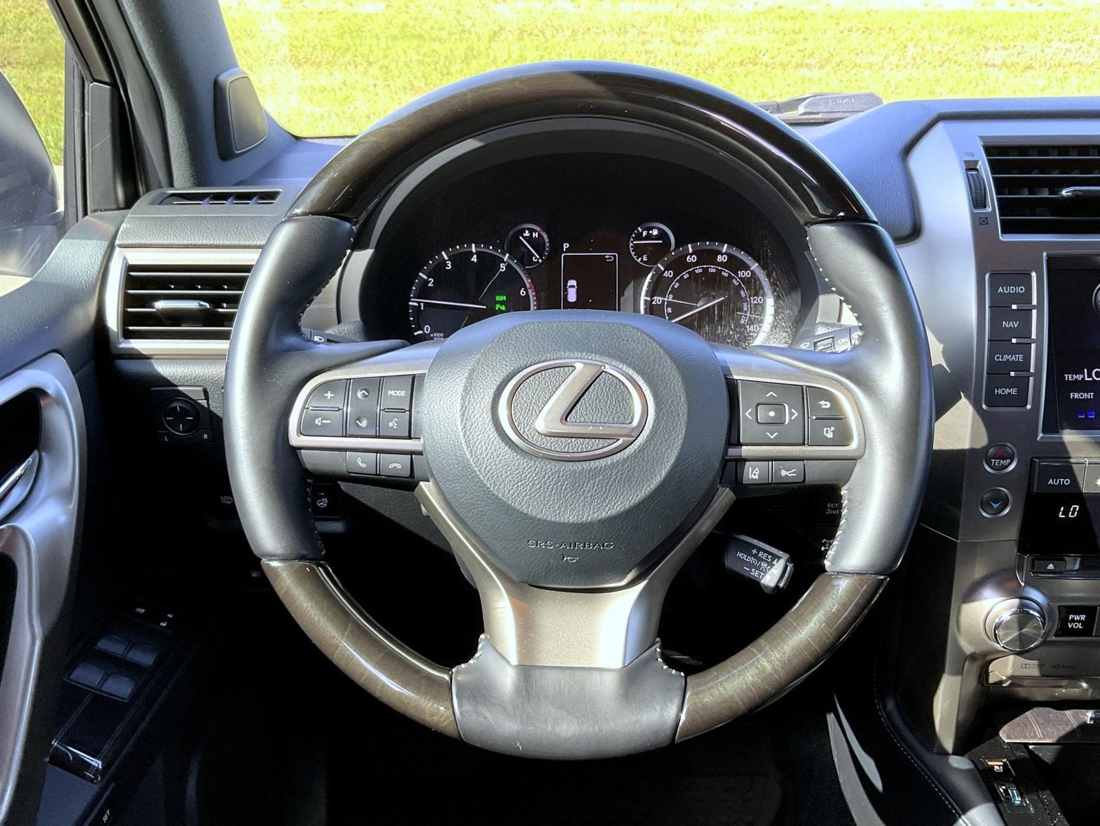 Used 2021 White Lexus 460 image 11