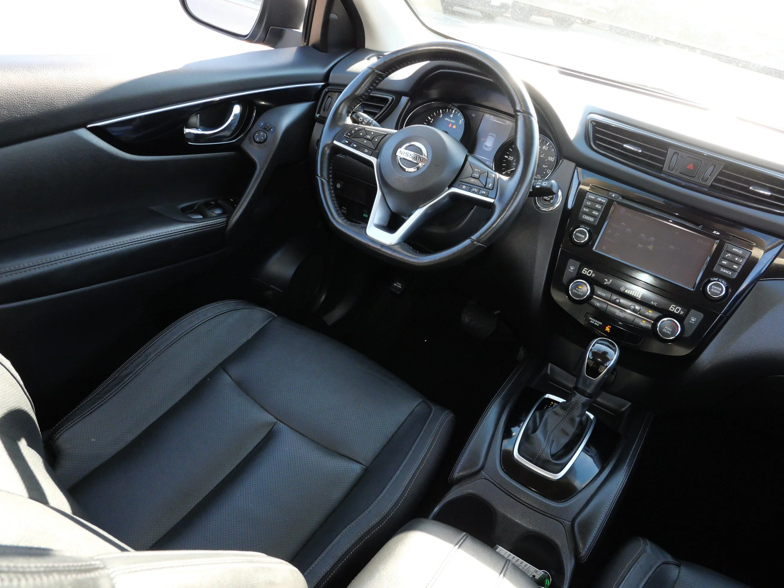 Used 2017 Gun Metallic Nissan SL image 9