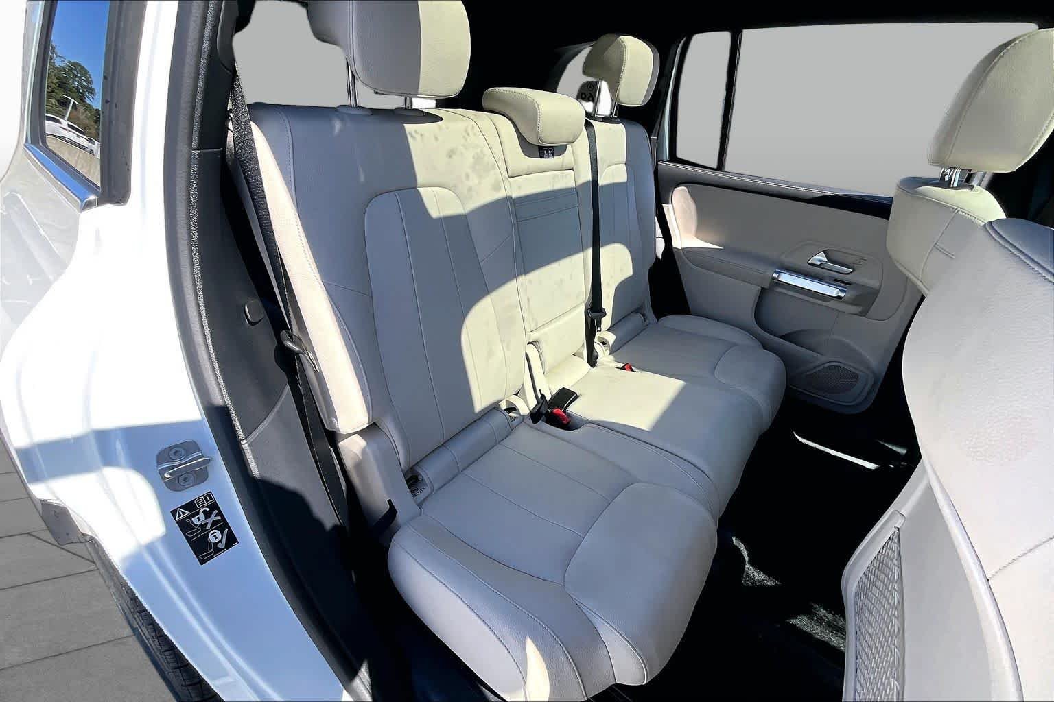 Used 2025 Polar White Mercedes-Benz GLB 250 image 19