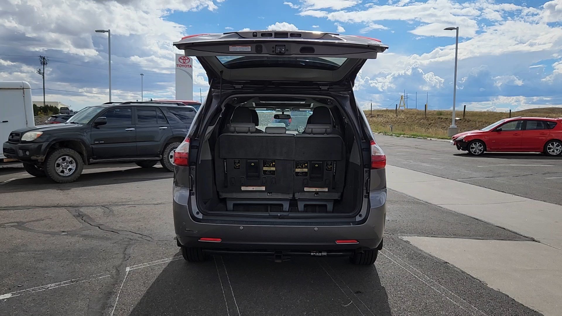Used 2016 Predawn Gray Mica Toyota XLE Premium image 20