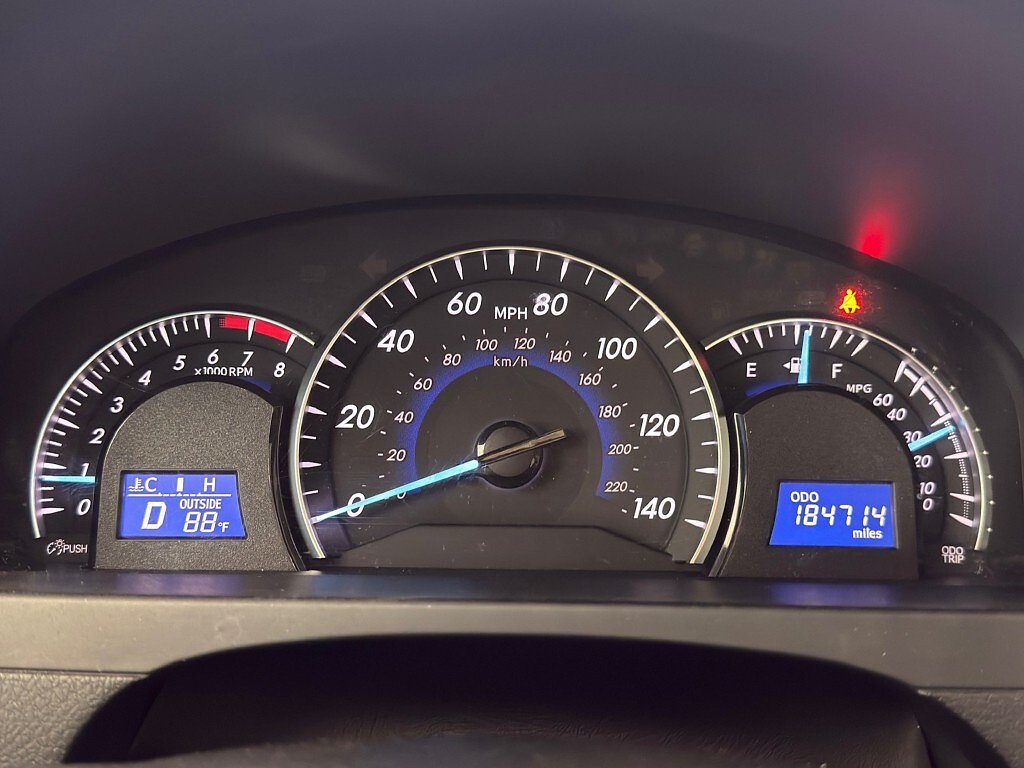 Used 2014 GRAY Toyota XLE image 10