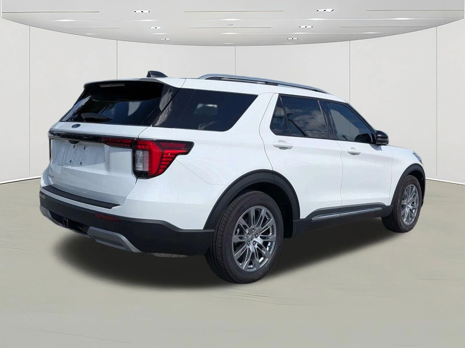 New 2026 Star White Metallic Tri-Coat Ford Platinum image 3