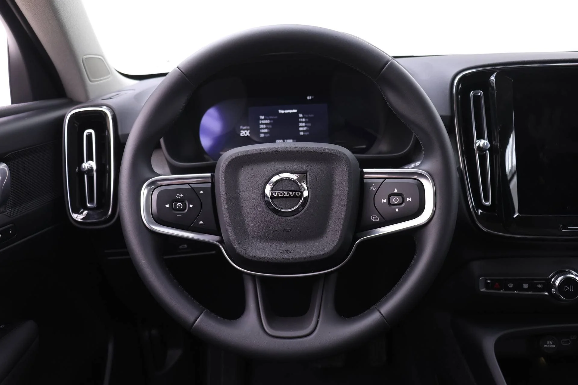 2026 Volvo XC40 Core - Photo 17