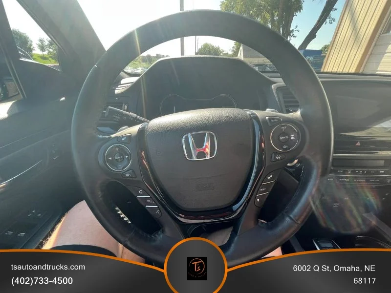 Used 2018 Blue Honda Touring Sport Utility 4D image 17