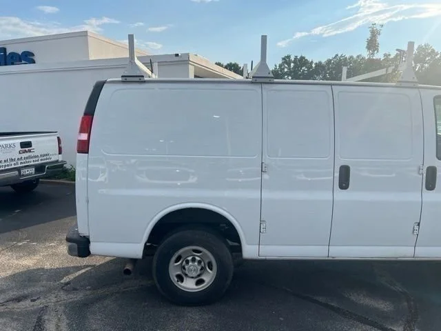 Used 2022 SUMMIT WHITE Chevrolet RWD 2500 Regular Wheelbase WT image 4