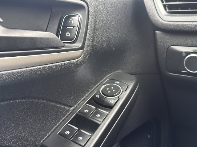 Used 2022 Silver Ford SE image 23