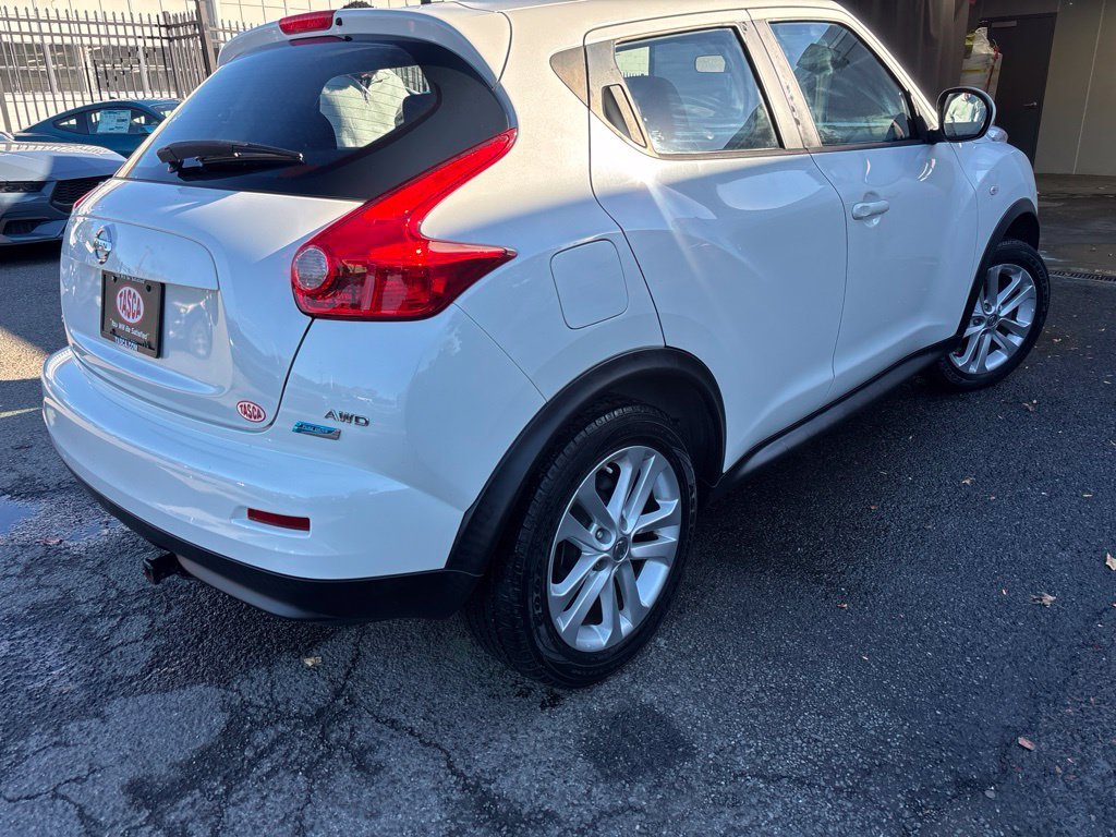 Used 2014 White Nissan S image 6