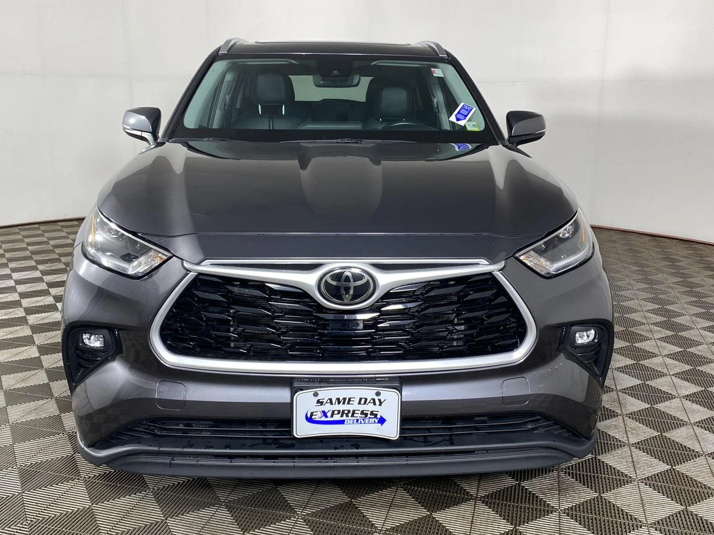 Used 2021 Magnetic Gray Metallic Toyota XLE image 8