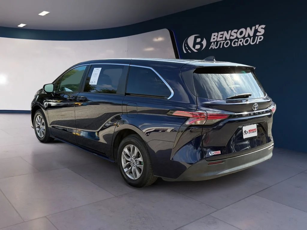 Used 2022  Toyota LE image 3