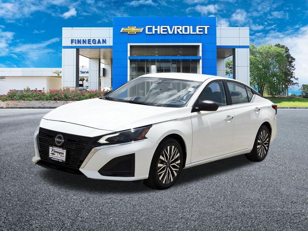 Used 2025 White Nissan 2.5 SV image 3