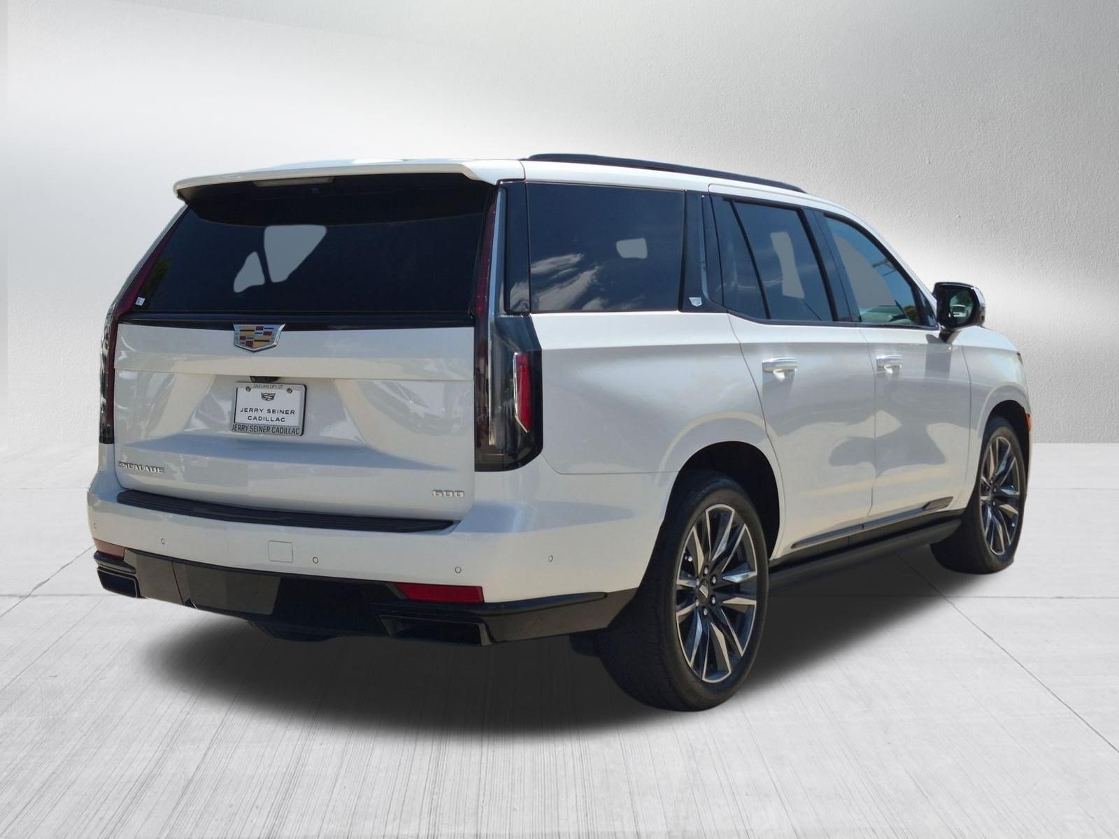 Used 2022 Crystal White Tricoat Cadillac Sport Platinum image 5
