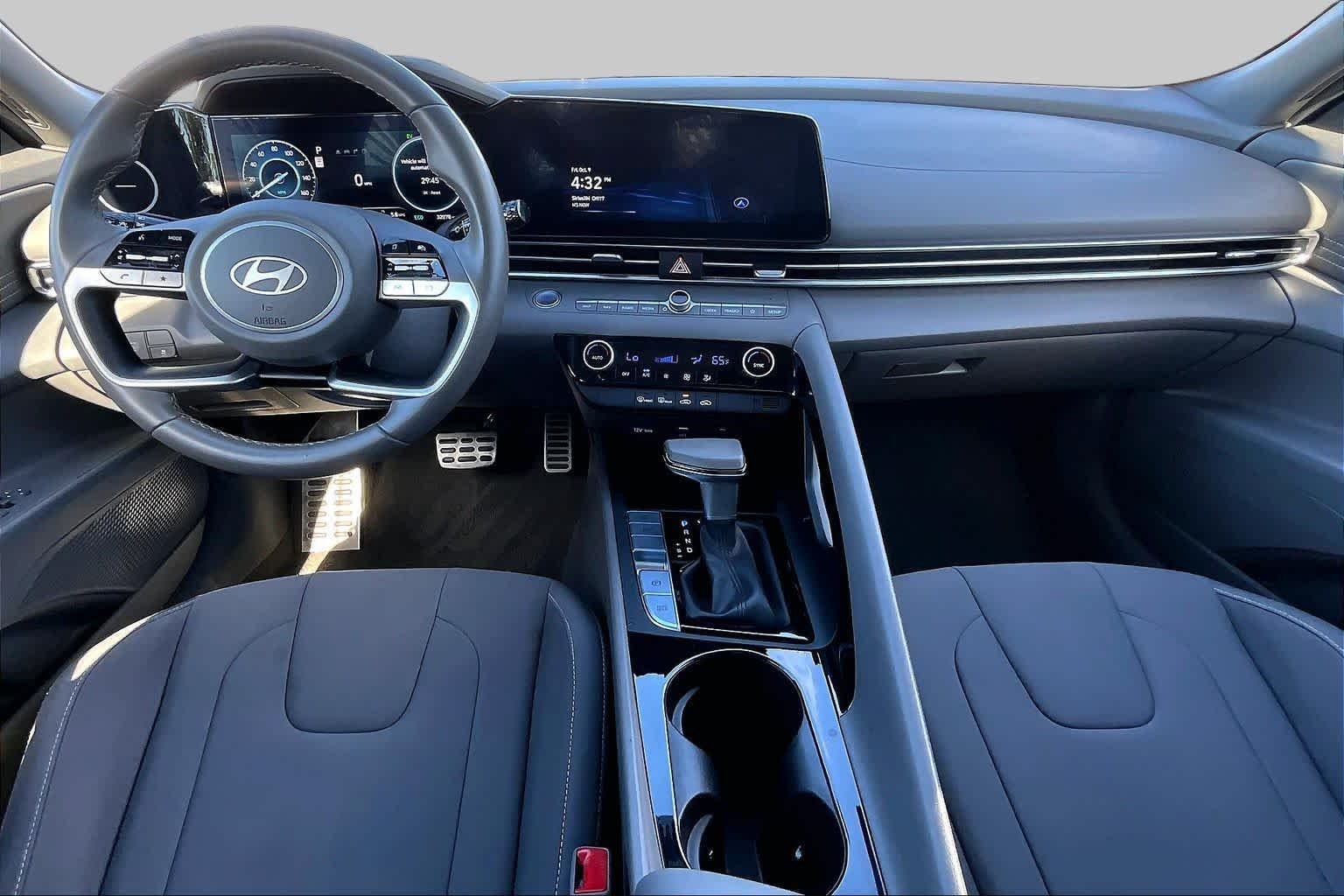 Used 2025 Abyss Black Hyundai SEL Sport image 15