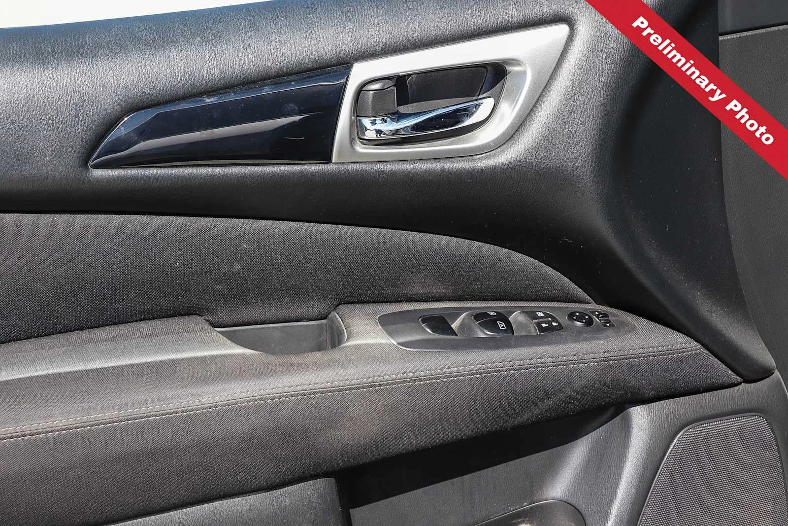 Used 2017 Brilliant Silver Metallic Nissan SV image 13