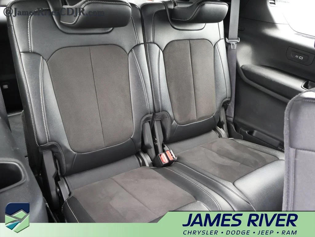 Used 2024 Silver Jeep Altitude image 13