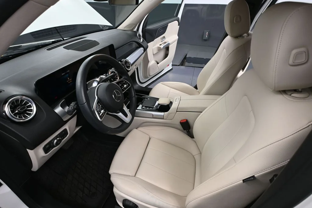 Used 2022 White Mercedes-Benz 300 image 23