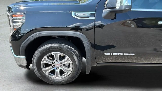 Used 2025 Black GMC SLT image 35