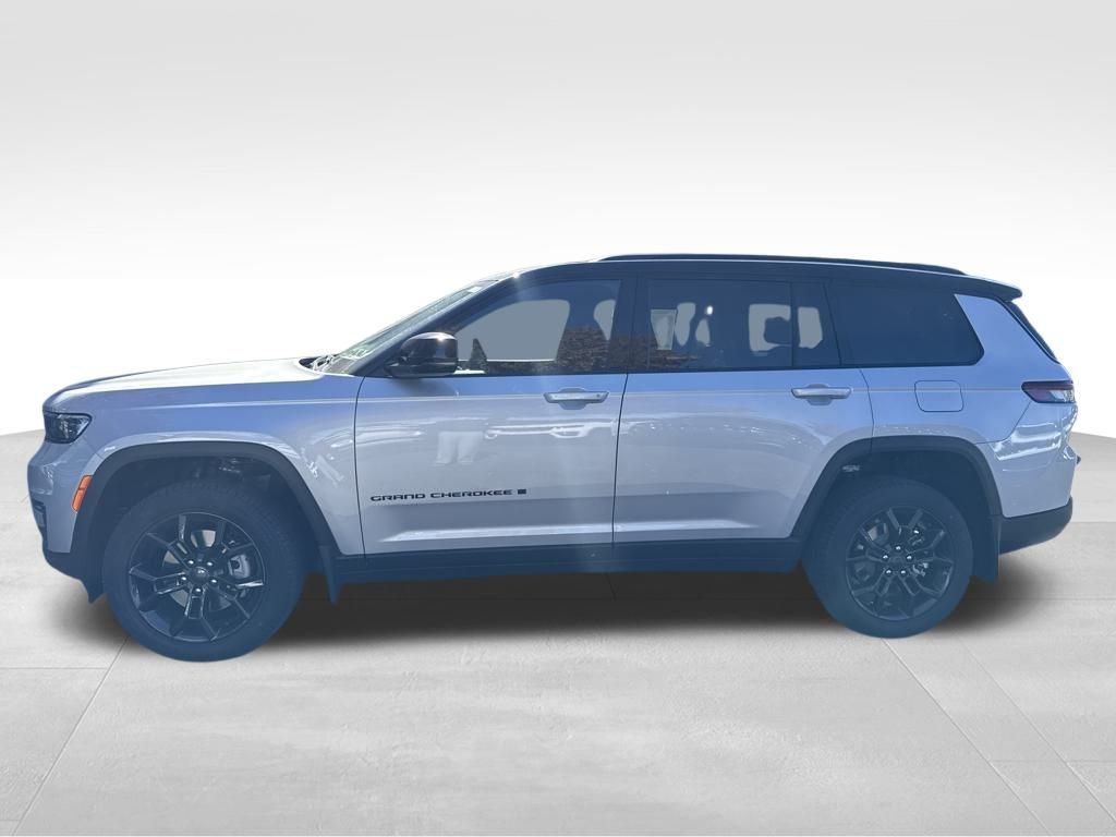 2025 Jeep Grand Cherokee Limited photo 3