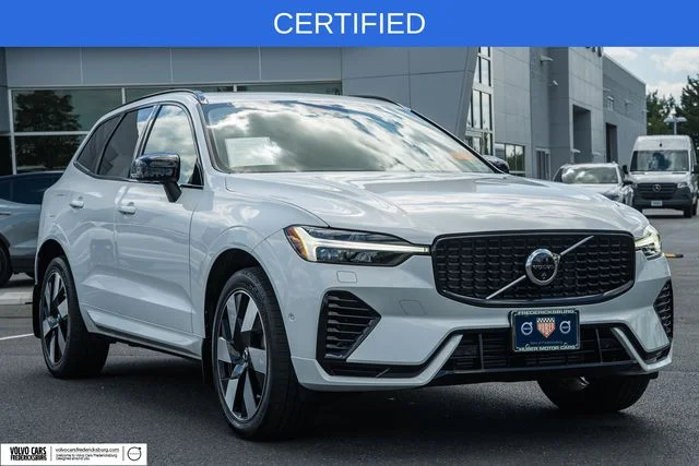 2025 Volvo XC60 T8 Ultra Dark AWD's photo