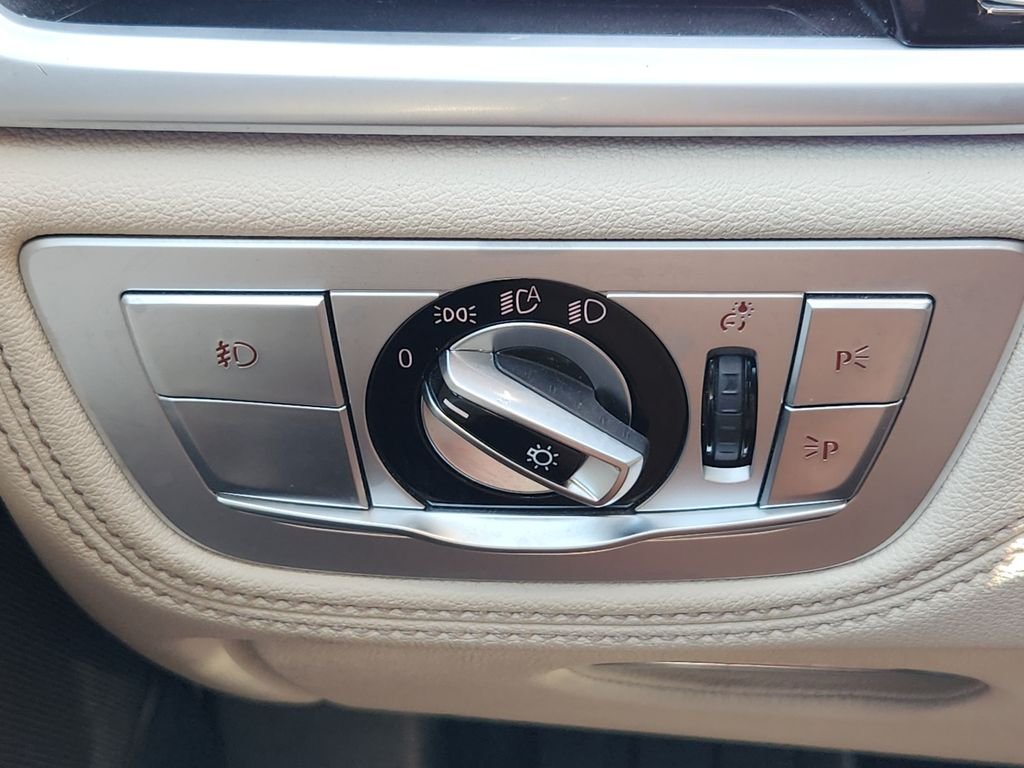 Used 2018 Black BMW 740i xDrive image 23