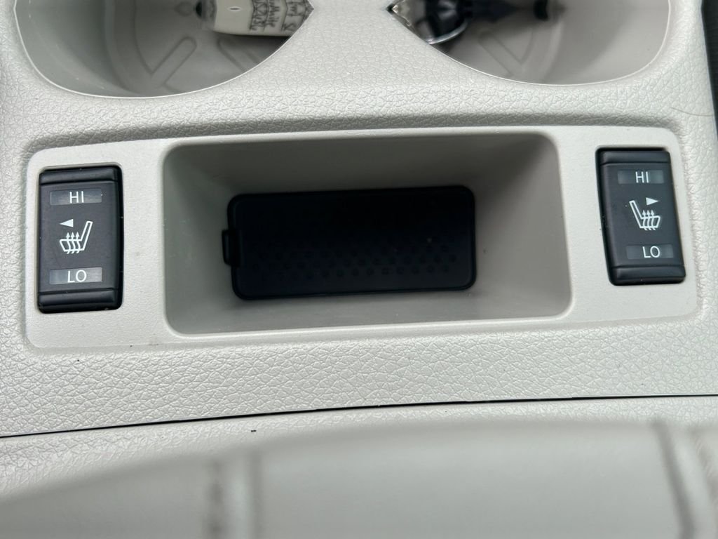 Used 2022 White Nissan SL image 23